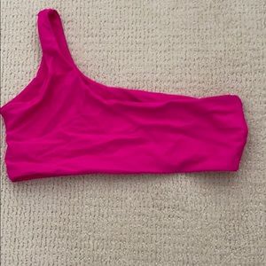 i’m selling a super cute bathing suit top!!